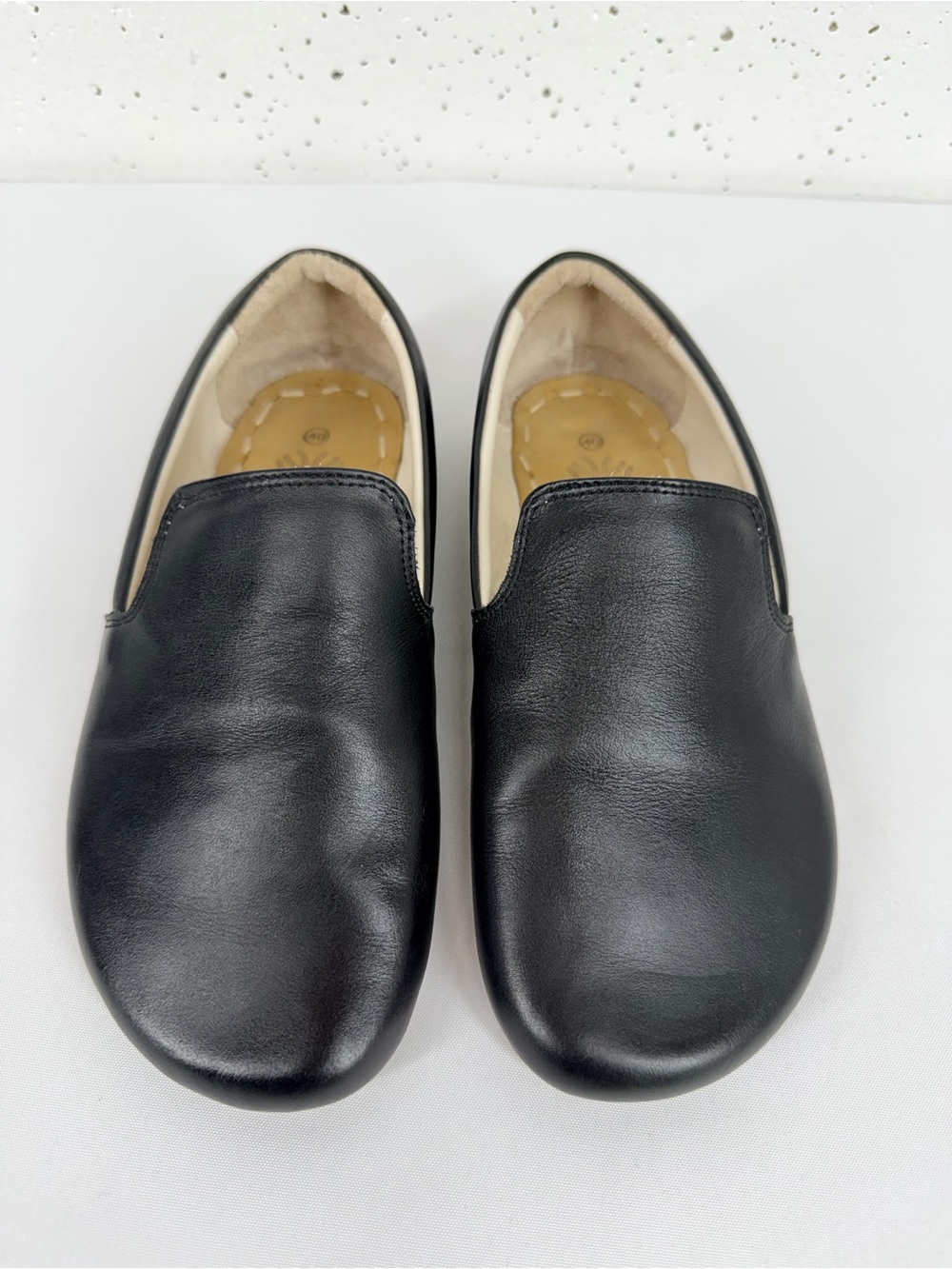 Earthling Harmony Size 40 Women’s 9-9.5 Black Leather Slip On Grounding Flat